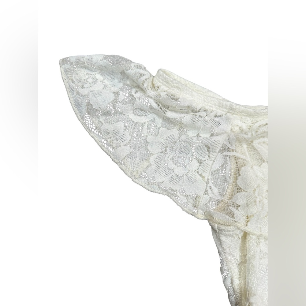 Express Off White Lace Bodysuit - Picture 4 of 7
